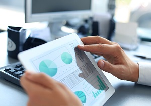 shutterstock 218740615 hands dashboard blog 300